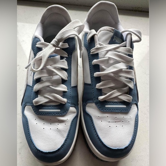 Girls Size 5 Puma Shoes - Picture 2 of 3